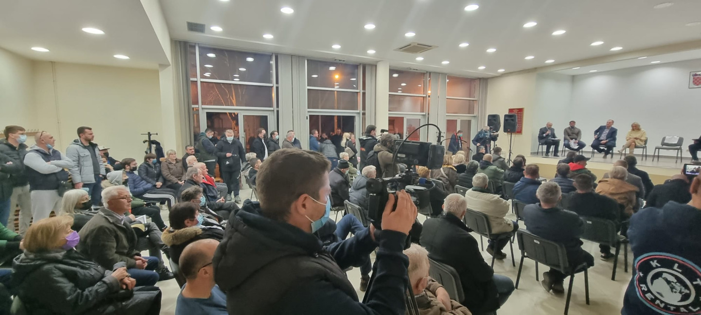 SAVE_20220222_184037